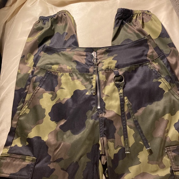 “wild Fable Cropped Cargo Pants - Picture 2 of 12